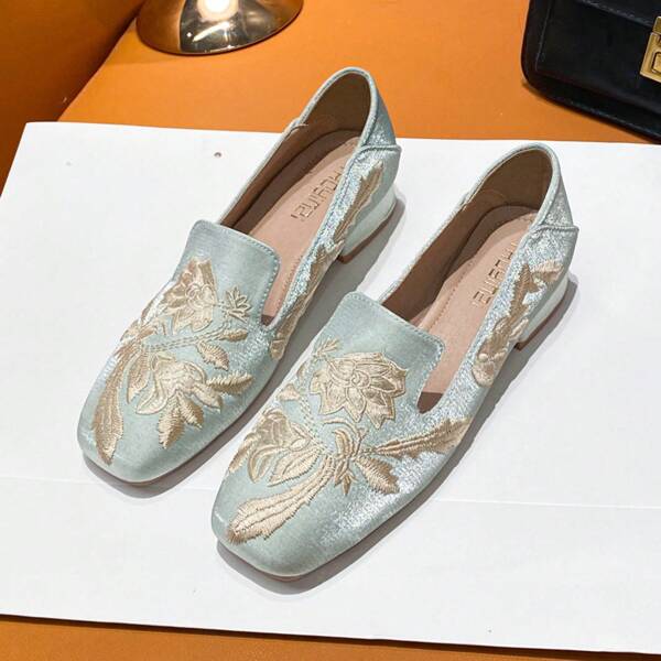 Neuer Nationalstil--Neue chinesische Stickerei-Einzelschuhe--Weibliche Spitze mit groben Absätzen--Männer mit Flaggemantel--Stickerei und Schuhe