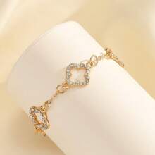 Pendientes de gota de plata exquisitos con detalles de diamante intrincados, perfectos para la elegancia nocturna y ocasiones sofisticadas