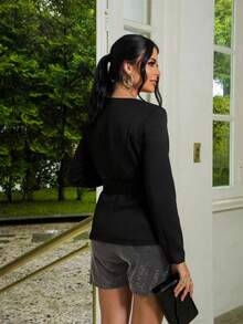 Blazer Feminino slim/ com cinto/ bolsos falsos - Preto - Visão 3