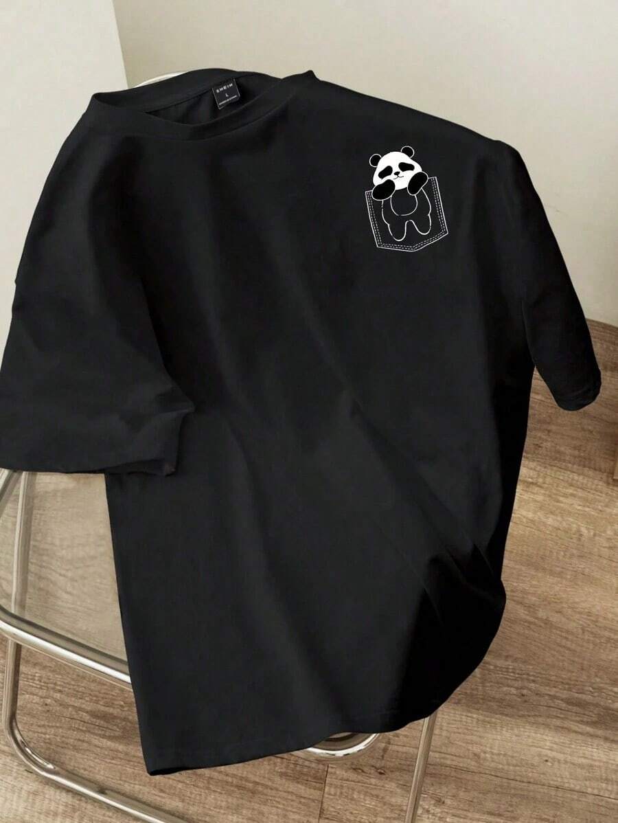 Manfinity UrbanChill Camiseta de punto de cuello redondo de manga corta para hombre en color blanco, Camiseta gráfica divertida y linda de panda, Regalo para el novio, Para salir - Negro - Ver 1