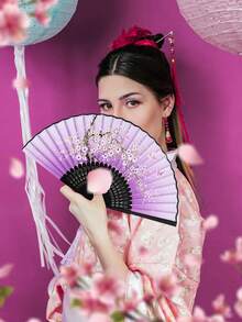 优雅扇子时尚古典复古木制手扇西班牙纯色折扇适用于婚礼和舞会，适合母亲节、婚礼季、毕业季、送给家人和朋友的礼物（流苏颜色随机）