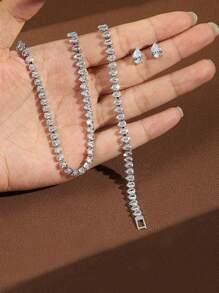 مجموعة مجوهرات من الزركونيا المكعبة 3 قطع للنساء، طقم أقراط إسورة سوار قلادة باللون الفضي، مجوهرات للعروس وحفلات الزفاف والأعياد والعطلات، هدية للزوجة والصديقة والسيدة العاملة