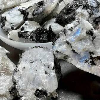 1/4/7pcs Iridescent Moonstone Crystal Stone - Stunning Black, White & Blue Polished Gemstone For Home Decor & Holiday Celebrations | Ideal For Halloween, Christmas, Easter, Crystal Decor