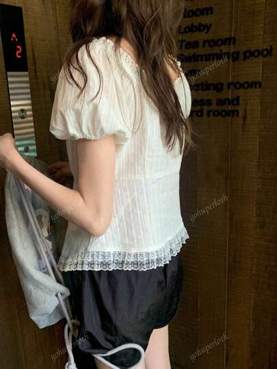 甜美女孩泡泡袖蕾丝边系腰修身白色衬衫