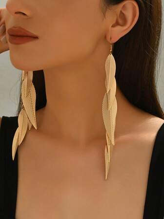 1 par sommar nya asymmetriska löv tofs casual fashionabla mångsidiga örhängen