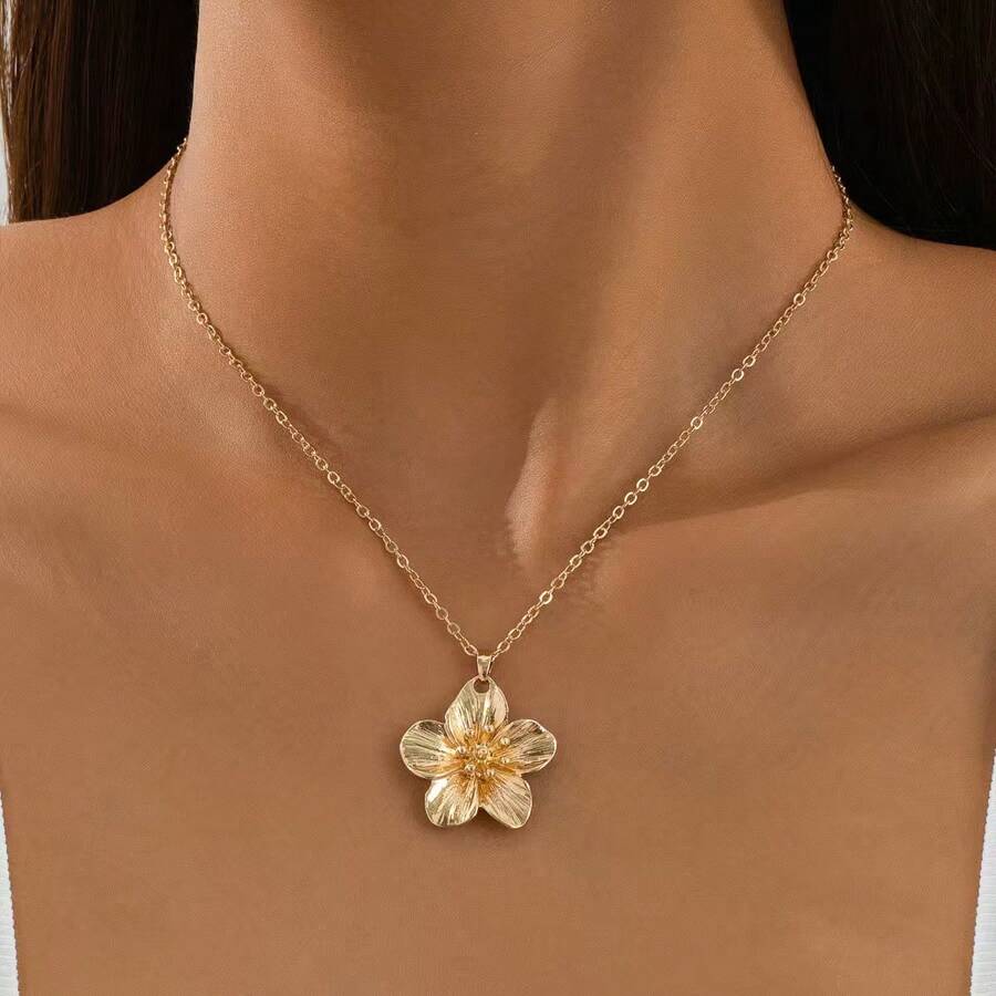 European & American Cross-Border Metal Crumpled Flower Pendant Necklace, Vintage High-End Fashion Elegant Petal Choker Necklace Jewelry