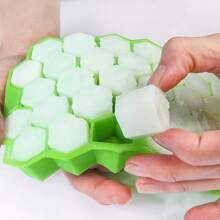 1 Piece 37-Grid Honeycomb Silicone Ice Tray | Hexagonal Mold For Perfectly Shaped Ice Cubes – Ideal For Outdoor Camping & Kitchen Use | Flexible, Vivid Design Ice Mold