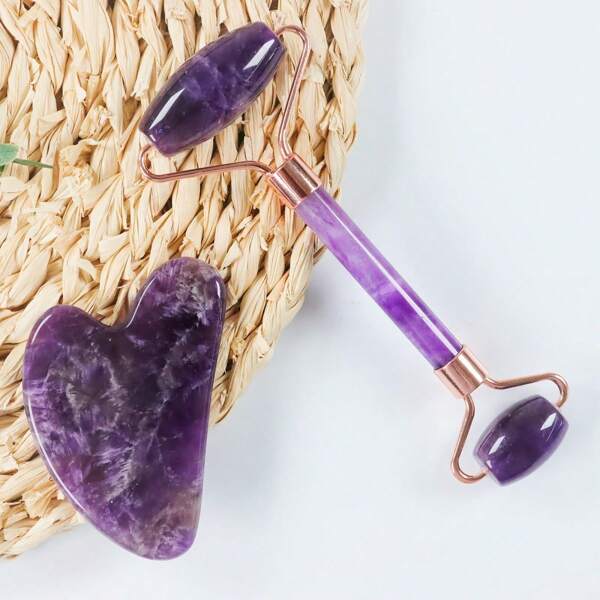 Set de rodillo Gua Sha de amatista - Set de 2 piezas, una herramienta natural de masaje facial Gua Sha con una textura suave y fina, es una herramienta de cuidado facial de autocuidado.