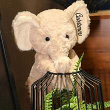 قطعة واحدة دمية فيل من القطيفة القابلة للتخصيص، هدية عيد ميلاد مثالية للأطفال، يمكن تخصيص الاسم والنص التذكاري، دمية فيل ناعمة وممتعة للعناق والراحة، تصميم جميل وبريء لإذابة القلوب، صحبة دافئة ونمو شافي، مناسب أيضًا كهدية تذكارية وديكور منزلي، هدية عيد ميلاد ممتازة - متعدد الألوان - مشاهدة 6