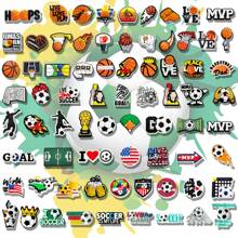 20/30 pièces aléatoires de la série Sports - Charmes pour chaussures de basket-ball, football, softball, baseball, volley-ball, etc. pour sabots et sandales, charmes de chaussures PVC de haute qualité. Accessoires populaires et décorations, super cadeaux pour Noël, anniversaire, fête