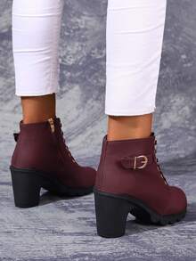 女款铜扣6孔短靴，宽绑带设计，时尚高跟厚底系带踝靴，圆头款式，适合春夏秋冬。（尺码偏小，建议订购大一码）材质比较硬挺不易变形，前脚掌较宽者建议订购大两码。