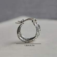 Pair Of Elegant Bohemian Vintage Irish Celtic Rune Circle Earrings For Women - Anti-Allergy 304 Stainless Steel, Delicate Swirl Design, Suitable For Daily And Party Wear, Casual Wear Earrings | Vintage Circle Earrings | Allergy Resistant Earrings, Quirky Earrings - 銀色 - 查看 4