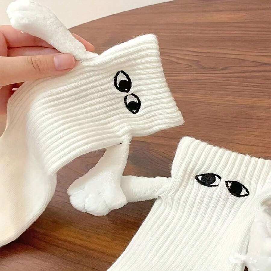4 Pairs Adorable Hand Holding Socks, Funny 3D Couple Mid-Calf Holding Dolls Socks, Soft And Breathable, Hand Wash Only, Novelty Tube Socks For All Seasons - White - View 1