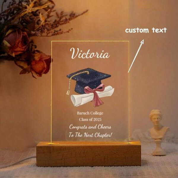 Veilleuse de remise de diplôme personnalisée - Veilleuse de petite taille alimentée par USB avec texte personnalisé et téléchargement de photo, personnalisable avec photo de remise de diplôme, photo d'identité, nom, école, date de remise de diplôme. Choisissez entre lumière blanche et lumière chaude. Veilleuse de table décorative pour chambre à coucher, salon, bureau, école, fête et cérémonie de remise de diplôme. Cadeau de remise de diplôme parfait pour les diplômés, les enseignants, les étudiants, les camarades de classe. Cadeau personnalisé