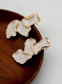 A Pair Of Bohemian Luxury Style Petal Earrings With Fashionable Pleats, Three-Dimensional Irregular Earrings, Earrings For Birthdays, Gifts For People, Whether It Is Daily Matching Or Important Occasions, Can Make The Wearer Emit Unique Charm