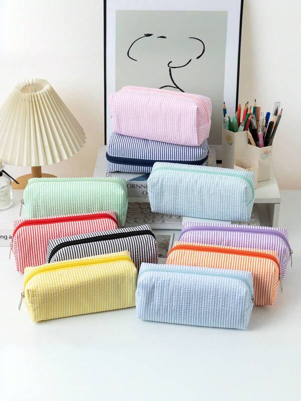 Scratch-Resistant And Wear-Resistant, The Waterproof Inner Layerguards The Of Cosmetics! With Multiple Compartments For Storing Brushes, Powder Compacts, And Lipsticks, The Foldable Design Can Be Turned Into A Portable Size In Seconds. It Is A Must-Have Highly Attractive "Mobile Beauty Room" For Commuting, Traveling, Or Picnics With Girlfriends, Allowing You To Encounter A Tangible Sense Of Refined Ritual.
