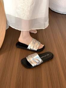 Niche Design, Casual And Versatile, Beautiful Slippers For Women To Wear In Summer, New French Flat Beach Sandals For 2025, Beach Sandals For Pregnant Women With Skirt - 銀色 - 查看 2