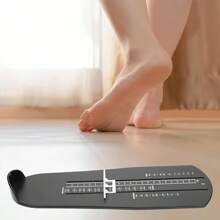 Un outil pour mesurer les tailles de chaussures à la maison, convenant aux filles, aux garçons et aux adultes. La base stable assure des mesures de pied précises, en faisait un outil pratique pour une utilisation à domicile et pour les achats de chaussures en ligne.