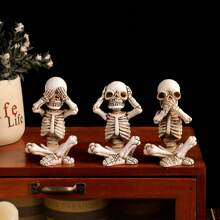 1 set de 3 pièces Décoration d'Halloween pour la maison, Squelette ne voit pas le mal, n'entend pas le mal, ne parle pas le mal. Convient pour le bureau, le salon, la chambre, la décoration d'ambiance du bureau de bar. Figurines en résine artisanales à collectionner, ensemble cadeau créatif.