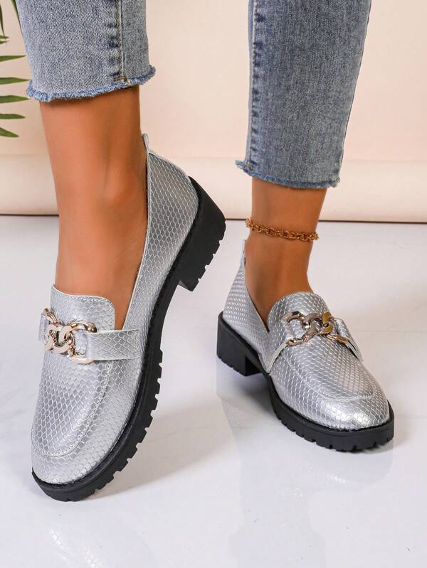1 paar meisjes 2025 nieuwe Fish Scale PU glanzende loafers, modieuze flats met microhak, geschikt voor alle seizoenen