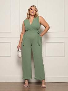 FASHION MIX PREMIUM Elegant Long Jumpsuit Tailored With Detail At The Waist And V-Neckline Plus Size Women's Fits 46 To 50 - 淡綠色 - 查看 1