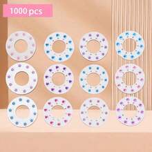 Set di accessori per capelli fai-da-te, 1 set / 100 pezzi / 120 pezzi / 220 pezzi, con design belli e forme affascinanti. È un'idea regalo ideale per compleanni, Natale o per ragazze. (Stile con colori di strass casuali) Natale, Ognissanti, Rave - Multicolore - Visualizzare 13