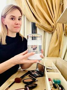 1 个电动化妆刷清洁器，USB 供电三合一自动化妆刷清洁烘干架，高效电动化妆刷清洁器（塑料材质，手工测量可能存在轻微误差）。自动化妆刷清洁器可同时清洁 3-4 支化妆刷。 - 彩色 - 查看 5