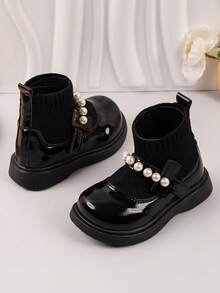 1 双时尚珍珠装饰新款学生平底防滑短靴，休闲装，学生舞会，婴儿软底学步踝靴