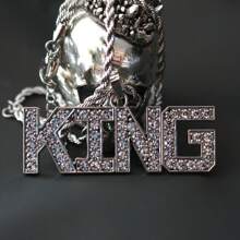 Collar con colgante "REY" encrusted de diamantes con cadena de cuerda