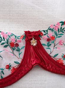 Lingerie sexy, ensemble de lingerie romantique bordeaux avec broderie florale de rose, élégant et sexy, montrant un charme unique et de la mode