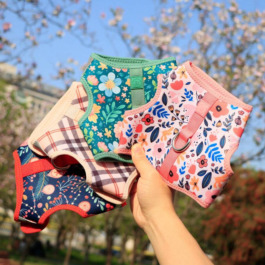 Modischer bedruckter Hundegeschirr für kleine Hunde, atmungsaktives Mesh-Material, Schnappverschluss, leicht an- und ausziehbar, verstellbarer Klettverschluss für Spaziergänge mit Hunden Outdoor