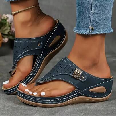 Retro Minimalist Women's Flip Flops - Soft Synthetic Cover Upper, Thick Anti-Slip EVA/PVC Sole, Breathable Toe Holes, Lightweight Chunky Heel Slip-On Strappy Sandals For Casual Summer Wear, Decorative Metal Accents, Synthetic Cover Footwear