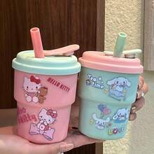 Sanrio Eine süße Cartoon-Wassertasse von Sanrio mit einem niedlichen aufklebbaren Trinkhalm, geeignet für Büro, Lesen und Zuhause. Eine Kaffee- und Milchtasse mit großem Fassungsvermögen