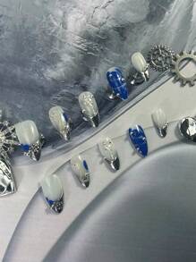 10 peças Conjunto de Unhas Falsas Estilo Coreano Meio Amendoado Prateado 3D Decoração Tridimensional Azul Chrome Branco Estilo Y2K Cobertura Total, Para Expressar Seu Amor, Estilo Europeu Punk Garota Legal, com Decoração de Lantejoulas 3D Tridimensional, Conjunto de Unhas Adesivas Decoração de Rosa Festival de Música Nórdico Cobertura Total, Adequado para Meninas e Mulheres, Acompanha 1 Mini Lixa de Unhas e 1 Etiqueta Adesiva