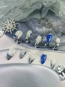 10 peças Conjunto de Unhas Falsas Estilo Coreano Meio Amendoado Prateado 3D Decoração Tridimensional Azul Chrome Branco Estilo Y2K Cobertura Total, Para Expressar Seu Amor, Estilo Europeu Punk Garota Legal, com Decoração de Lantejoulas 3D Tridimensional, Conjunto de Unhas Adesivas Decoração de Rosa Festival de Música Nórdico Cobertura Total, Adequado para Meninas e Mulheres, Acompanha 1 Mini Lixa de Unhas e 1 Etiqueta Adesiva