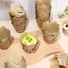 50 piezas de moldes para cupcakes con forma de tulipán con impresión de periódico natural, tazas de hornear antiadherentes adecuadas para bodas, fiestas de cumpleaños, Navidad, decoración rústica vintage, suministros duraderos para fiestas, recipientes para postres de cumpleaños, material, suministros de repostería para el hogar, tazas de decoración navideña