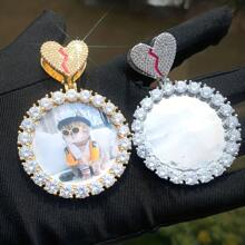 (Hecho a medida) Marco de foto redondo de cubic zirconia grande personalizado, colgante de cuello de estilo hip hop con cubic zirconia de latón para uso diario, incluye cadena de cuerda trenzada de 50 cm