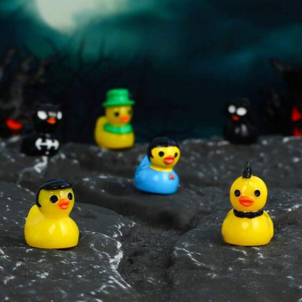 1/10/20Pcs Mini Resin Ducks,Tiny Cartoon Ducks Miniature Figures Tiny Toys To Hide Micro Garden Landscape Aquarium DIY Decoration Craft Halloween Party Favors Toys(Random Color)