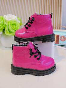 1 双新款女童低帮纯色时尚漆皮格子设计靴子，时尚百搭，适合女童春秋季户外、旅行、野餐、度假