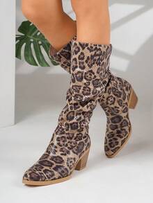 Botas Cano Alto Estampadas de Leopardo de Salto Tratorado Novo para Outono/Inverno Femininas, Botas de Vestido Cano Longo na Moda e Versáteis - Estampa de leopardo clara - Visão 2