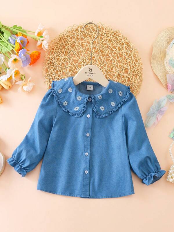 Kleine Mädchen Denim Hemd mit floralem Stickerei Kragen