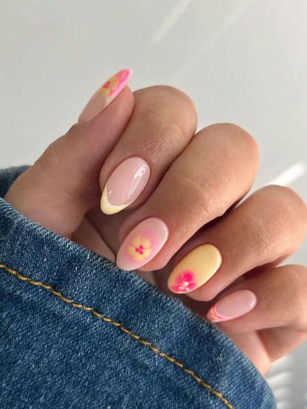 Transformez vos ongles avec 24 pièces de faux ongles courts ovales à bout français avec motif floral, conception s'adaptant parfaitement. Ensemble de faux ongles acryliques, contient 1 pièce de colle en gel et 1 pièce de lime à ongles. Bouts français pour femmes et filles, convient pour le port estival et la décoration des ongles