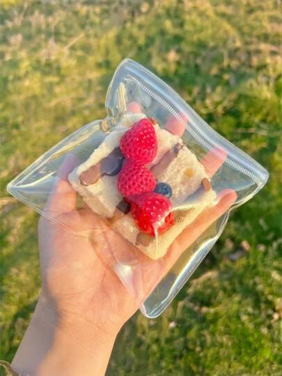 1 pièce Jouet à presser doux et mignon en forme de toast à la fraise, avec un design en couches et à séparer. Jouet squishy, jouet à triturage, squishy Taba, nourriture simulée pour enfants, jouets de bout de doigt pour enfants, jouets anti-stress pour le bureau et les voyages. Convient aux enfants, aux adolescents et aux adultes. Cadeaux pour enfants, jouets pour enfants, jouets pour filles