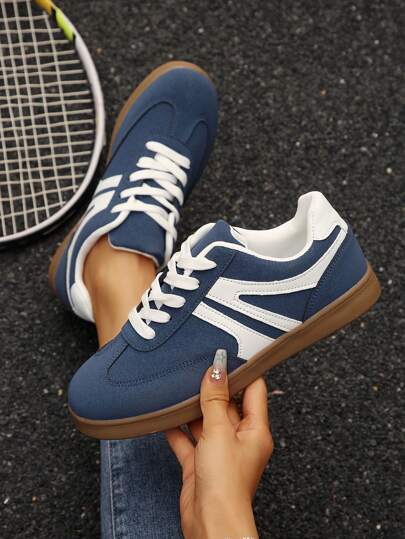 1 Pair Women's Geometric Pattern Lace-Up PU Flat Outdoor Sports Skateboard Shoes, Retro Style Plus Size Casual Sneakers