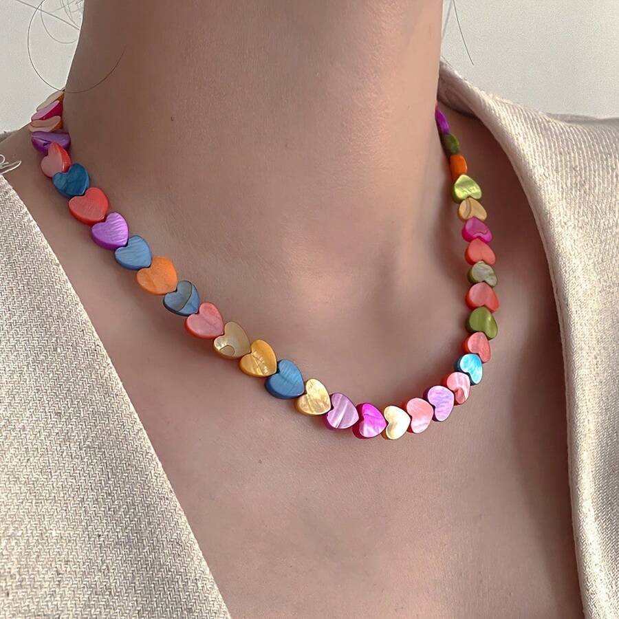 1 Stück Boho Muschelherz Halskette - bunte natürlich gefärbte Muschelkette für Schlüsselbein, modisches tägliches Urlaubszubehör, ohne Beschichtung