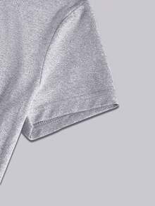 夏日黑白魅力：熊猫印花T恤