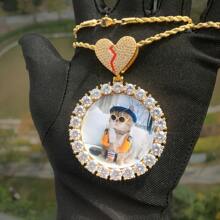 (Hecho a medida) Marco de foto redondo de cubic zirconia grande personalizado, colgante de cuello de estilo hip hop con cubic zirconia de latón para uso diario, incluye cadena de cuerda trenzada de 50 cm