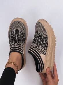 Zapatillas de suela gruesa con diseño juvenil de color contrastante y sin cordones - Zapatos de malla transpirable antideslizantes, adecuados para trotar y caminar al aire libre