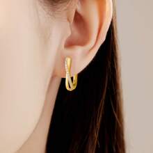 Orstarry 1 paire de boucles d'oreilles créoles en argent S925 hypoallergénique avec une ligne torsadée de zircone. Style élégant, simple et généreux. Cadeau pour femme, cadeau d'anniversaire, souvenir