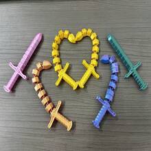 1 件 - 2025 新款 3D 打印铰接式鞭剑。一款有趣独特的装饰玩具，可在剑和鞭子之间变换。非常适合口袋游戏、桌面摆放、车内或办公室装饰。非常适合作为生日、毕业典礼或节日礼物。 - 彩色 - 查看 5